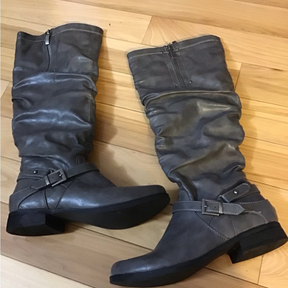 Limelight Winter Buckles Womens High Gray Size 6.5 Boots pre-owned EUC Low Heel